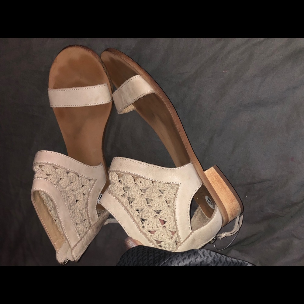 Women’s 8.5 Latigo sandal!